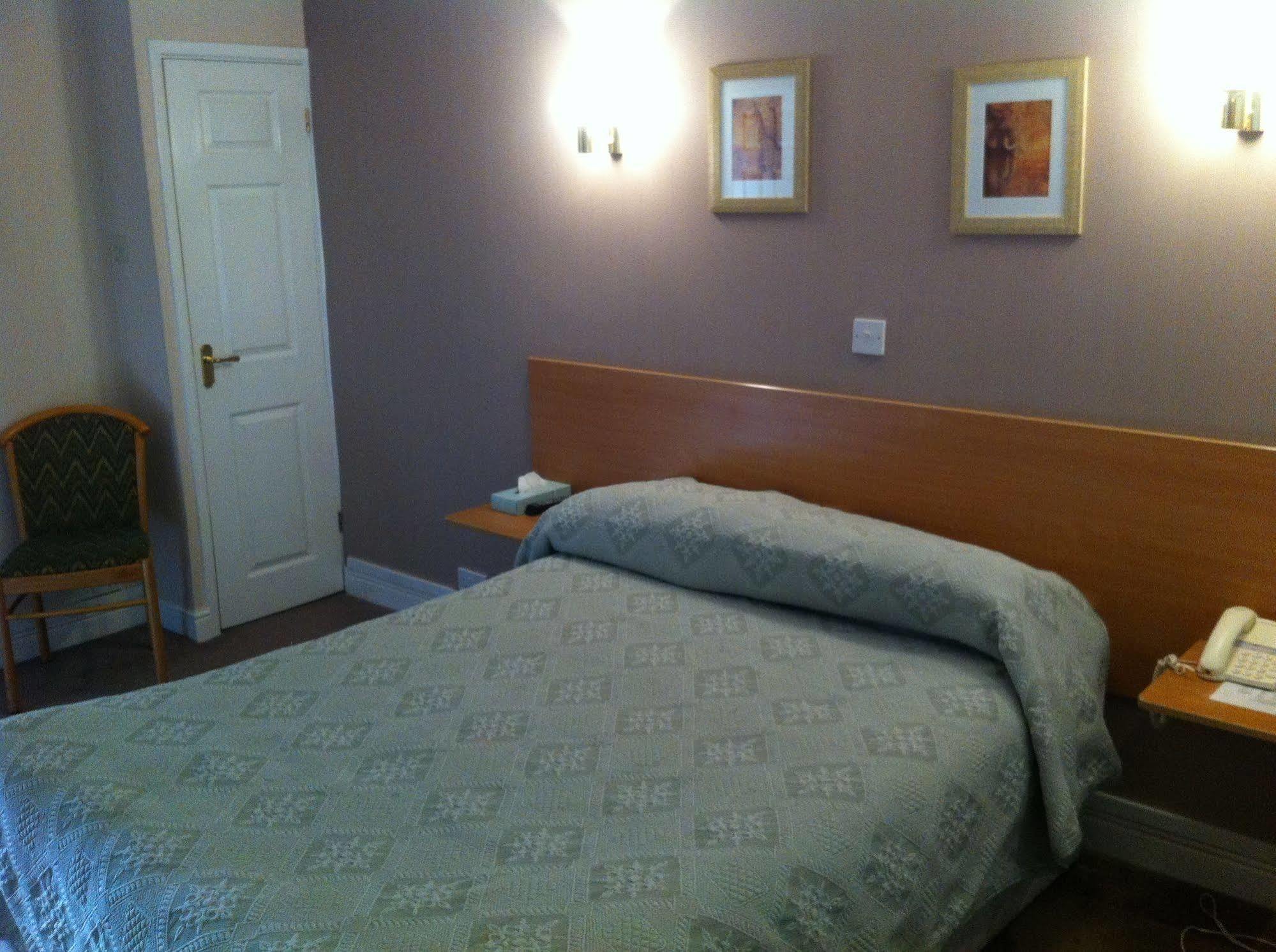 The Town & Country Lodge Dundry Екстер'єр фото