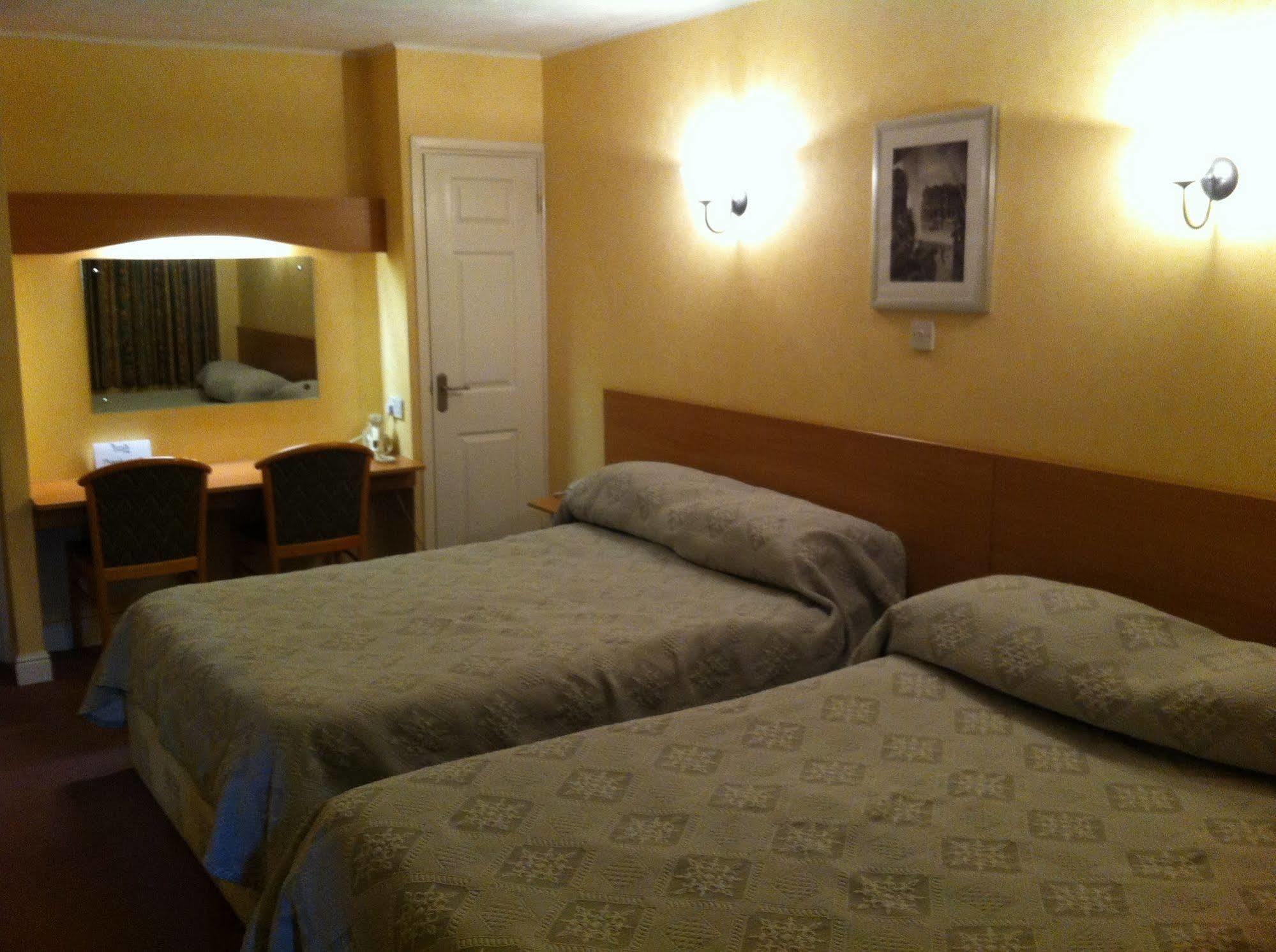The Town & Country Lodge Dundry Екстер'єр фото