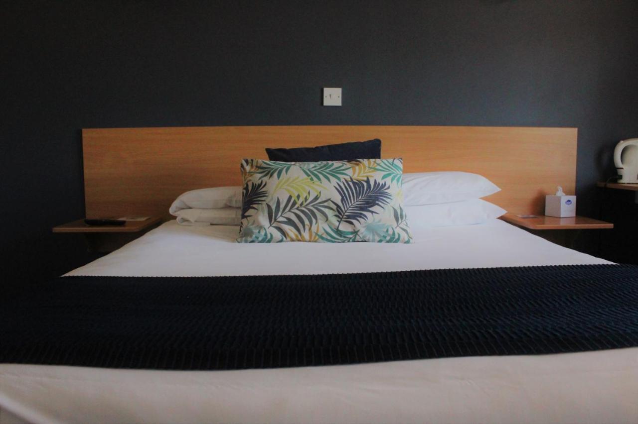 The Town & Country Lodge Dundry Екстер'єр фото