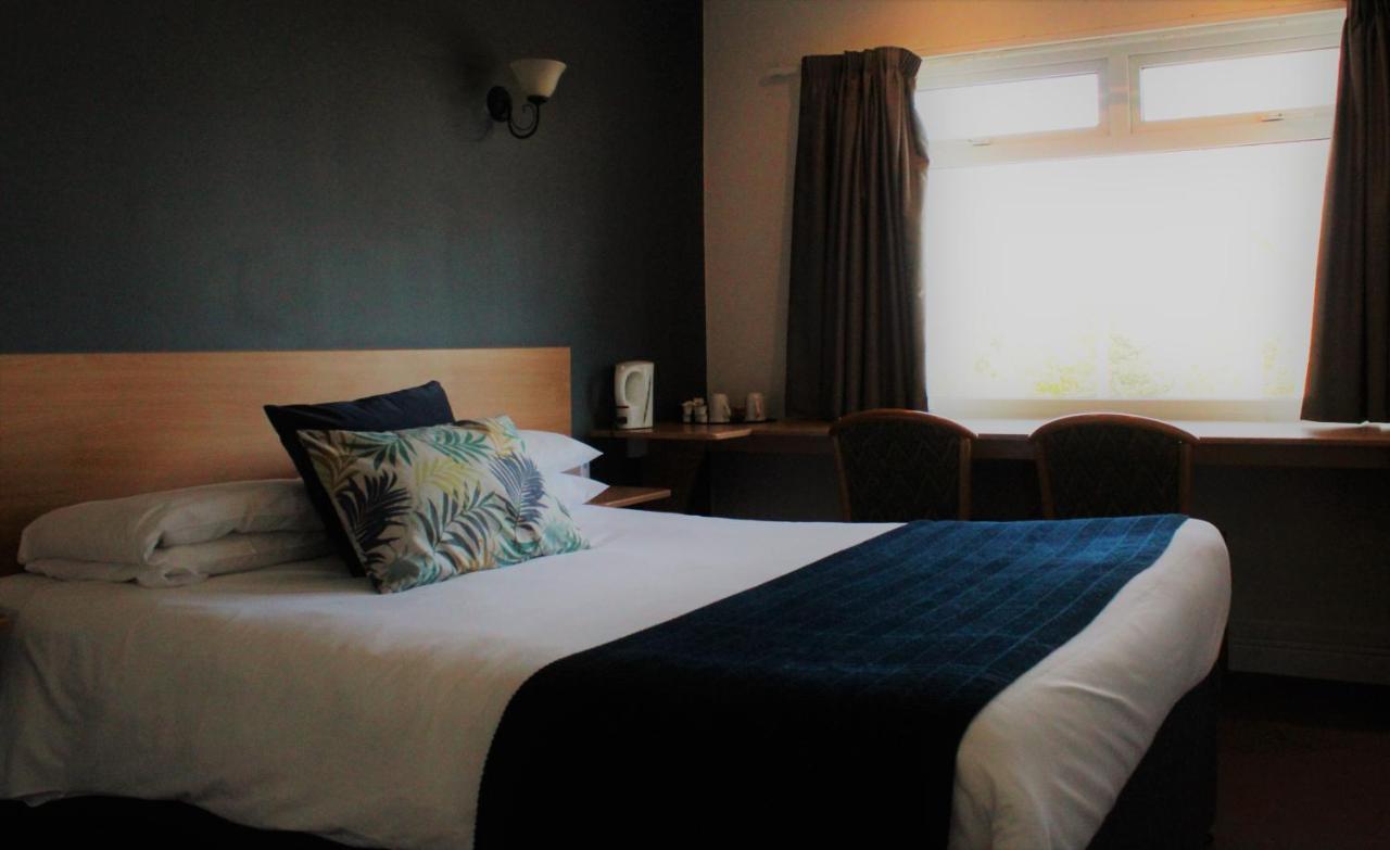 The Town & Country Lodge Dundry Екстер'єр фото