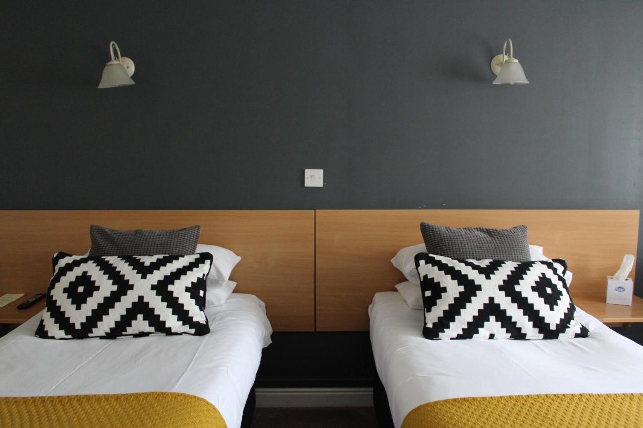 The Town & Country Lodge Dundry Екстер'єр фото