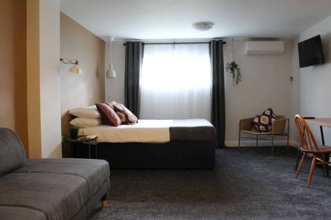 The Town & Country Lodge Dundry Екстер'єр фото